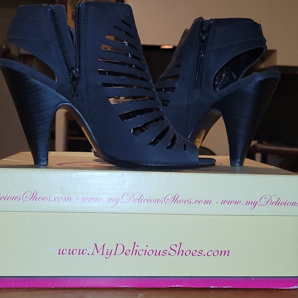 Shoes - Picture 2 of 3
